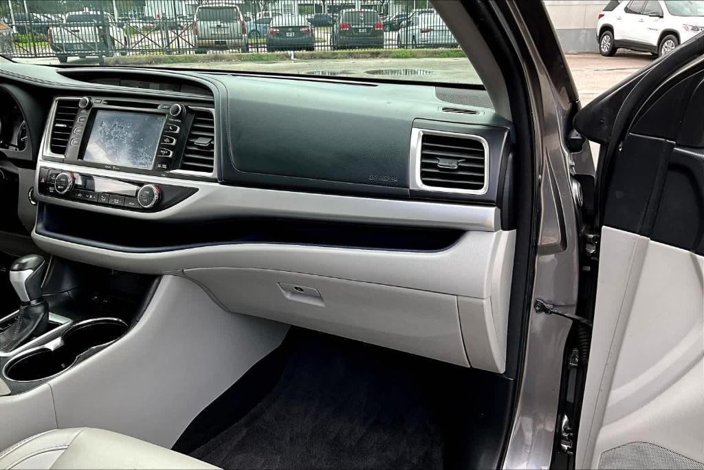 used 2015 Toyota Highlander car, priced at $18,377