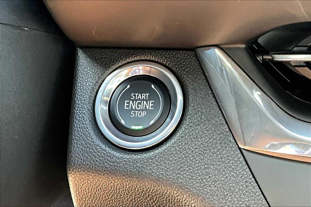 new 2025 Buick Envista car, priced at $27,030