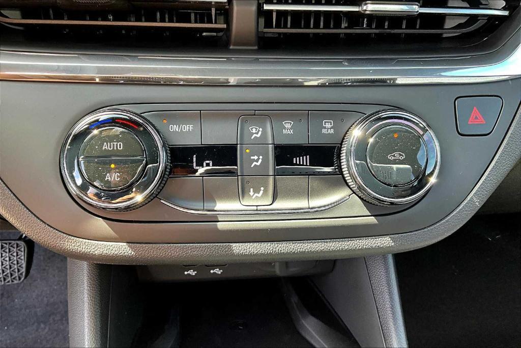 new 2025 Buick Envista car, priced at $27,030