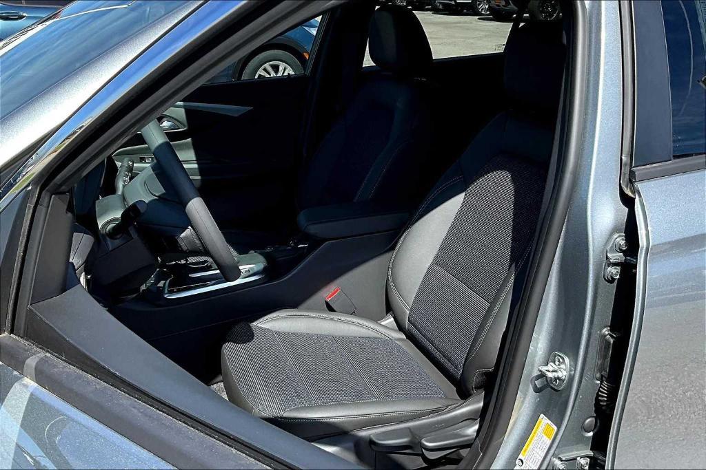 new 2025 Buick Envista car, priced at $27,030