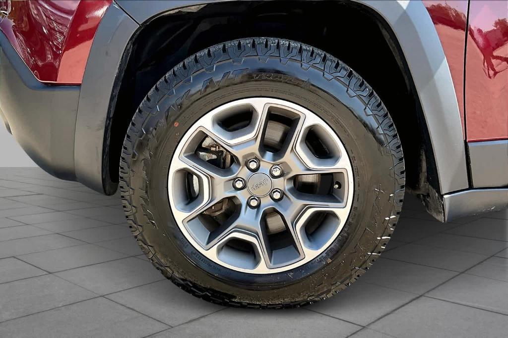 used 2021 Jeep Cherokee car, priced at $24,059