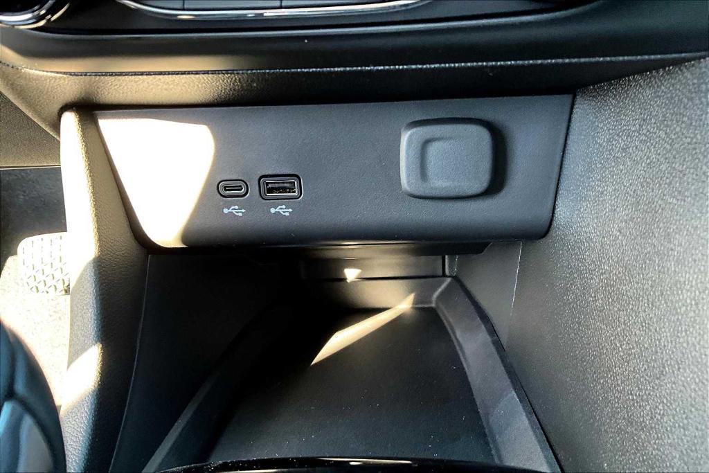 new 2025 Buick Encore GX car, priced at $25,143