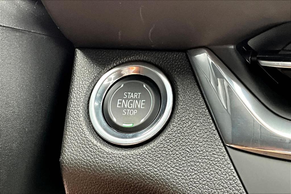new 2025 Buick Envista car, priced at $27,775