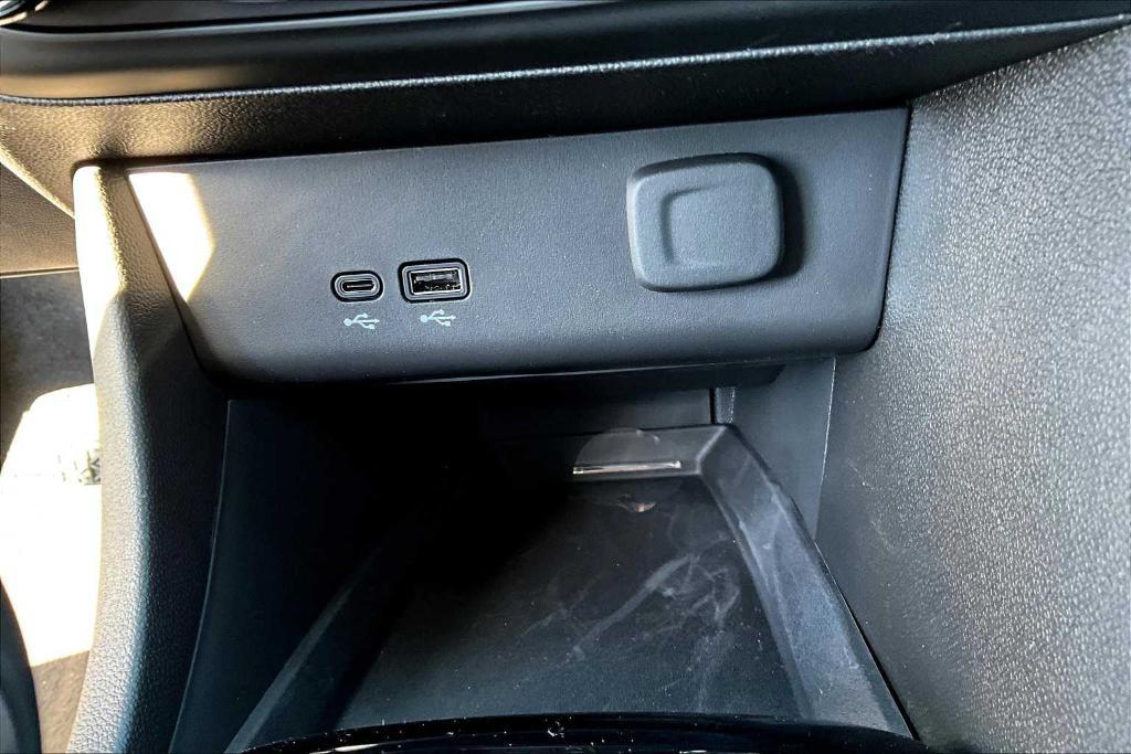 new 2025 Buick Encore GX car, priced at $28,125
