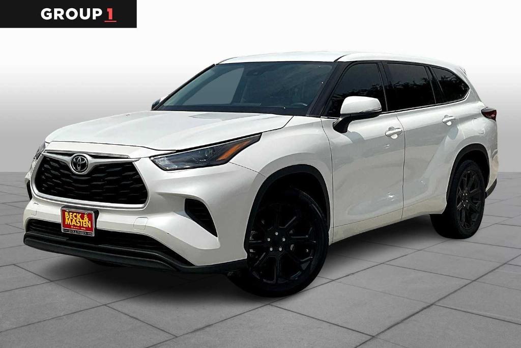 used 2022 Toyota Highlander car, priced at $24,738