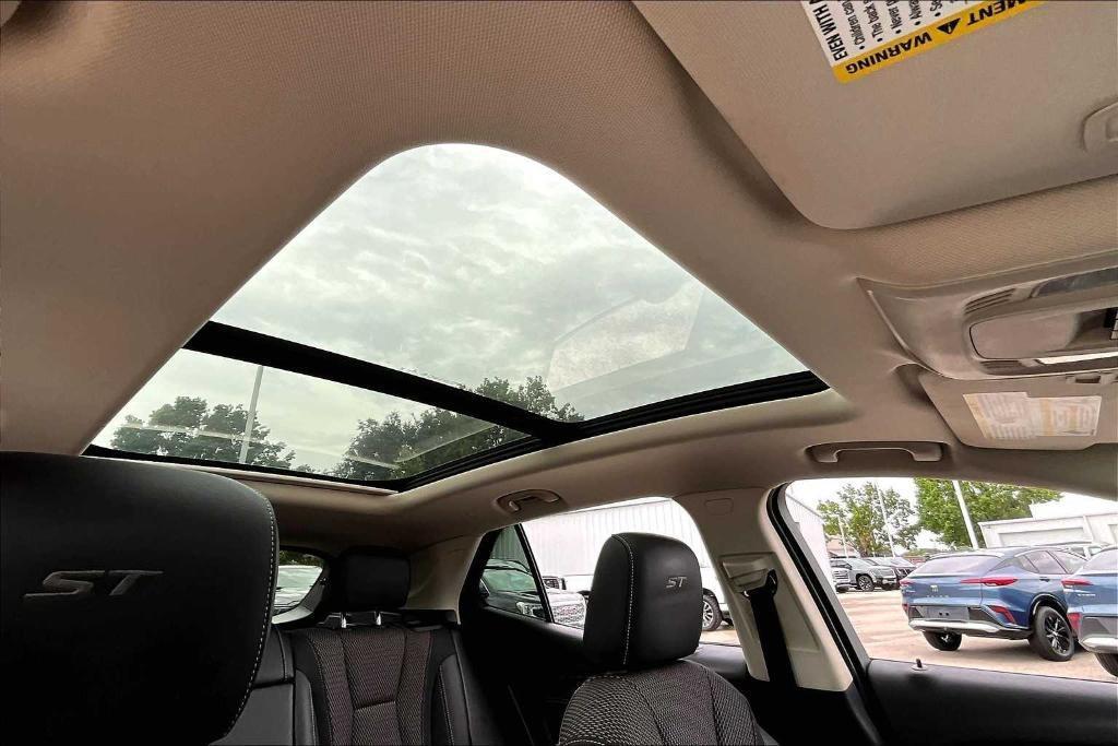used 2022 Buick Envision car, priced at $21,436
