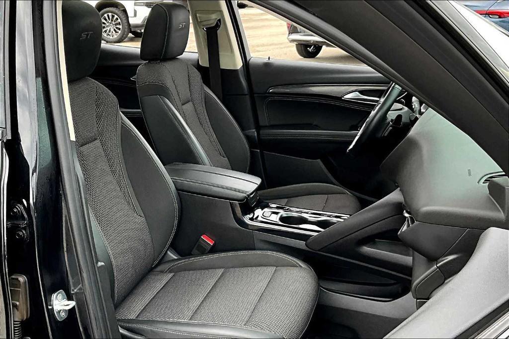 used 2022 Buick Envision car, priced at $21,436