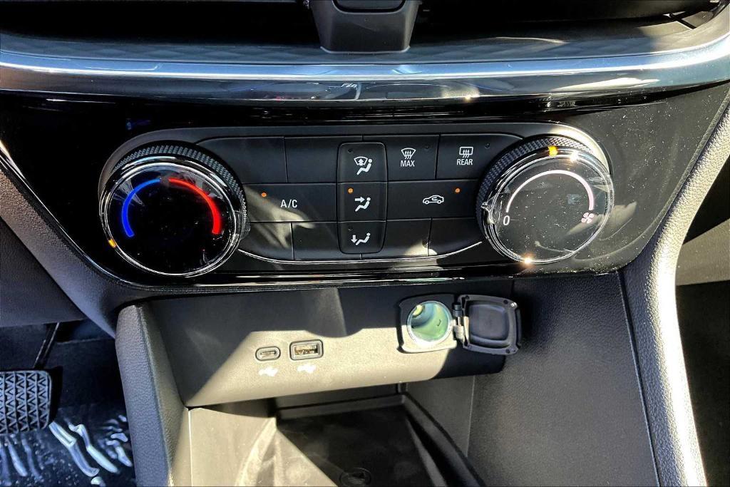 new 2025 Buick Encore GX car, priced at $30,485