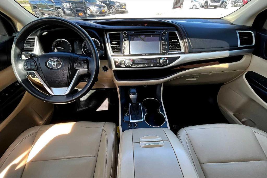 used 2015 Toyota Highlander car, priced at $16,914