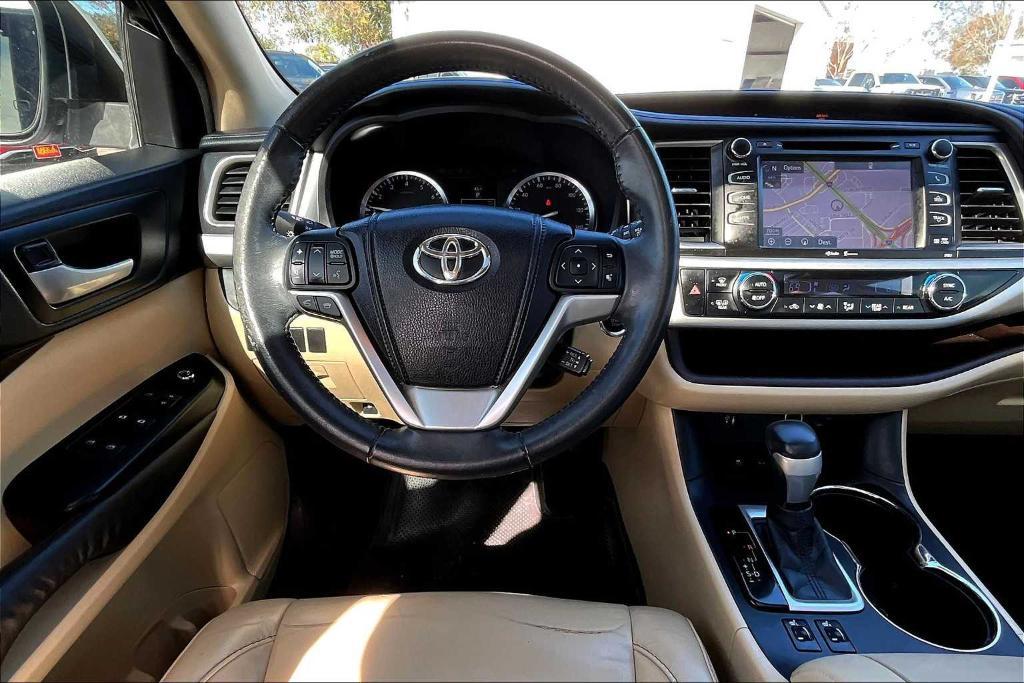 used 2015 Toyota Highlander car, priced at $16,914