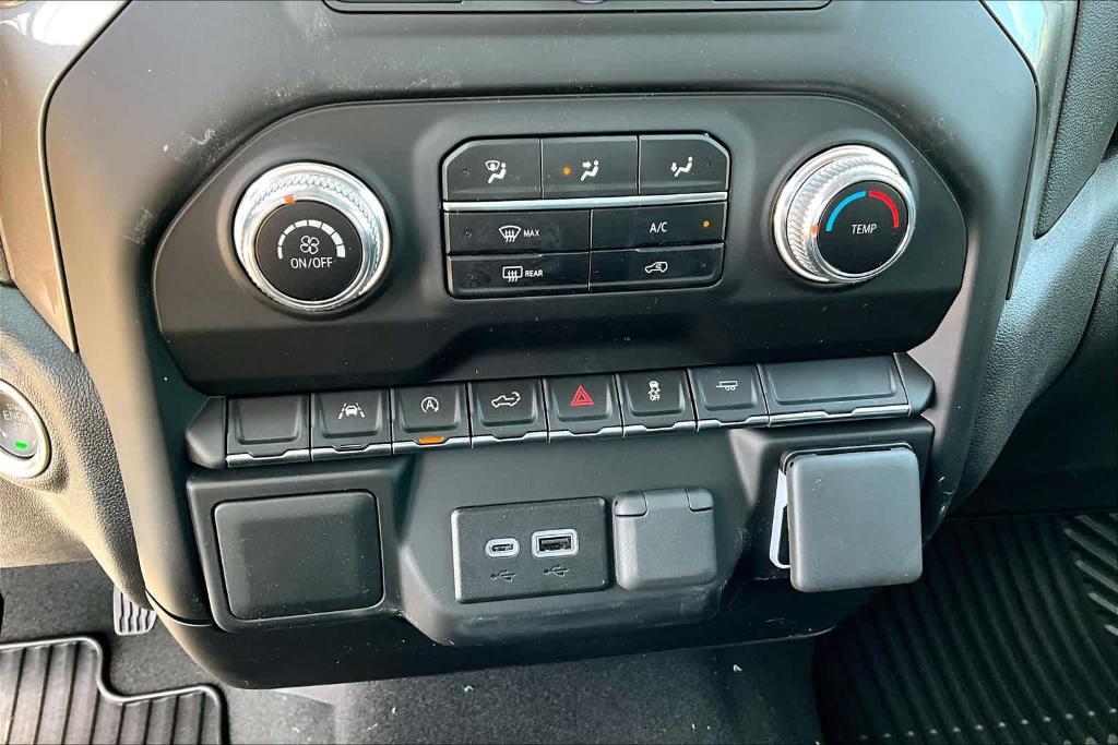new 2025 GMC Sierra 1500 car, priced at $40,300
