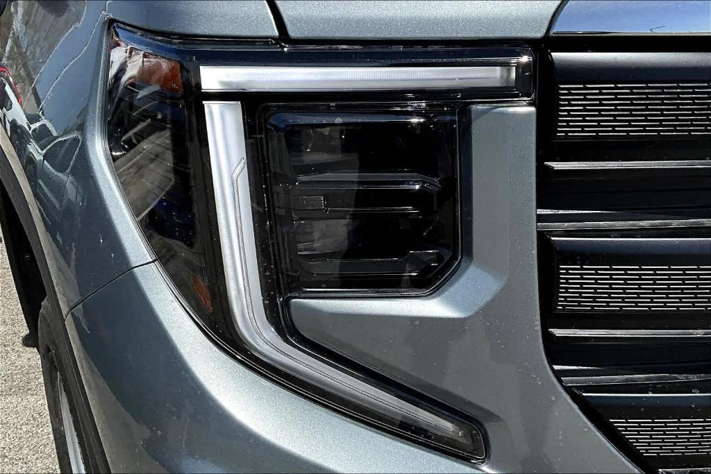 new 2025 GMC Sierra 1500 car, priced at $40,300