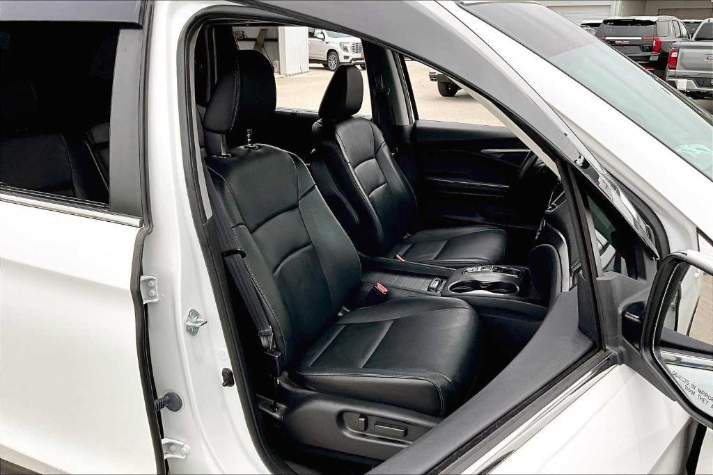 used 2022 Honda Pilot car, priced at $28,588