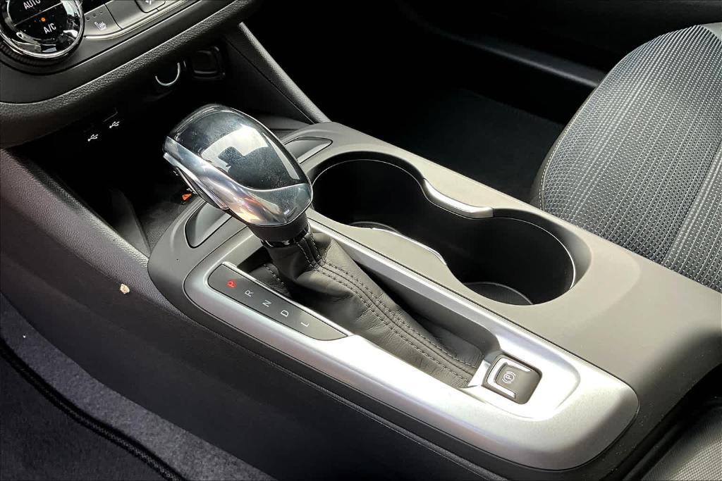 new 2025 Buick Envista car, priced at $26,343
