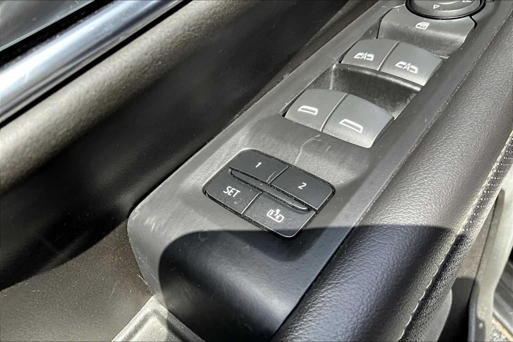 used 2023 GMC Yukon car, priced at $50,484