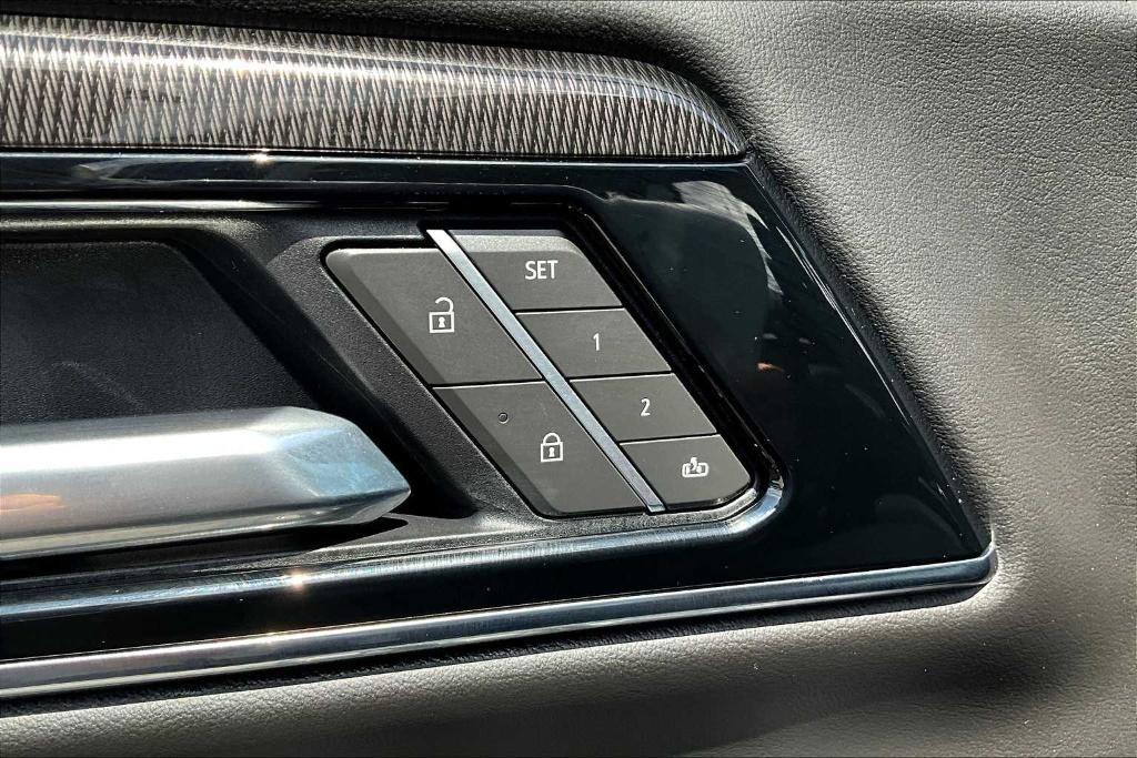 used 2025 GMC Yukon XL car, priced at $75,791