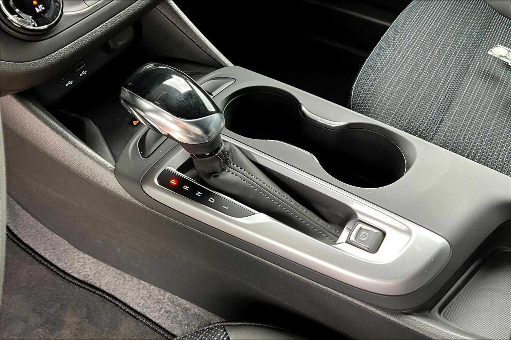 new 2025 Buick Envista car, priced at $26,385