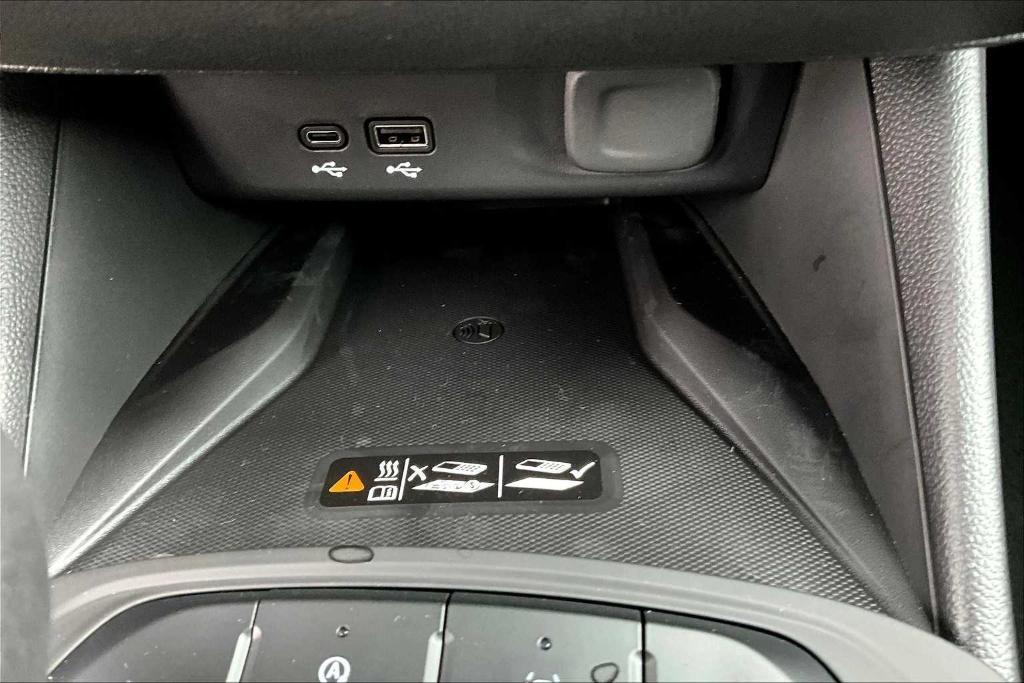 new 2025 Buick Envista car, priced at $26,385