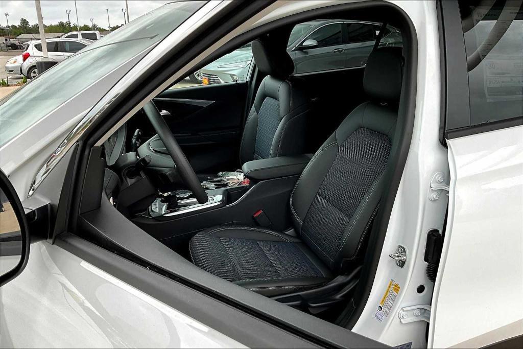 new 2025 Buick Envista car, priced at $26,385