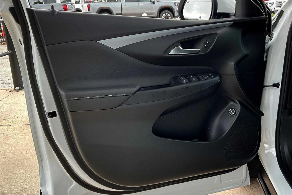 new 2025 Buick Envista car, priced at $26,385