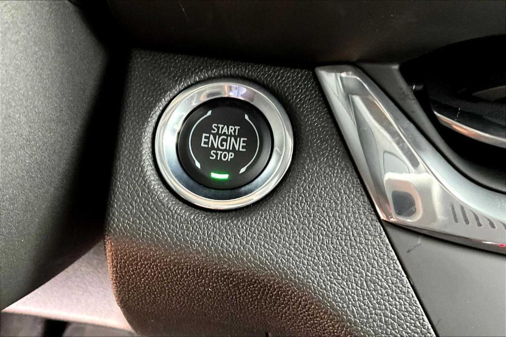 new 2025 Buick Envista car, priced at $26,385