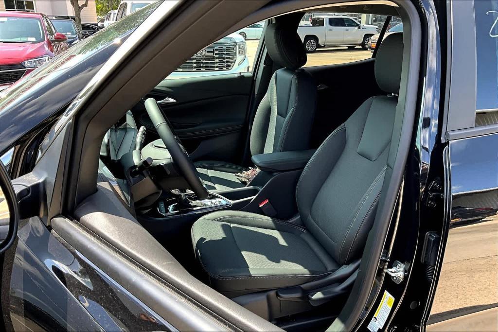 new 2025 Buick Encore GX car, priced at $28,402