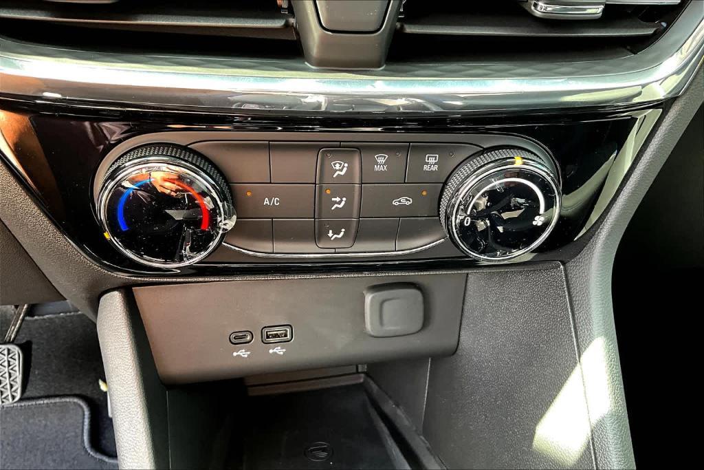 new 2025 Buick Encore GX car, priced at $25,862