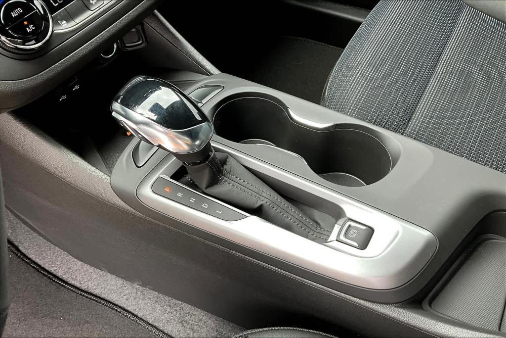 new 2025 Buick Envista car, priced at $27,375