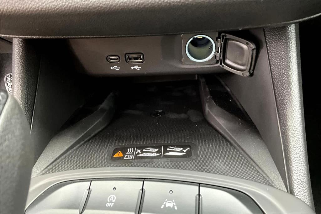 new 2025 Buick Envista car, priced at $27,375