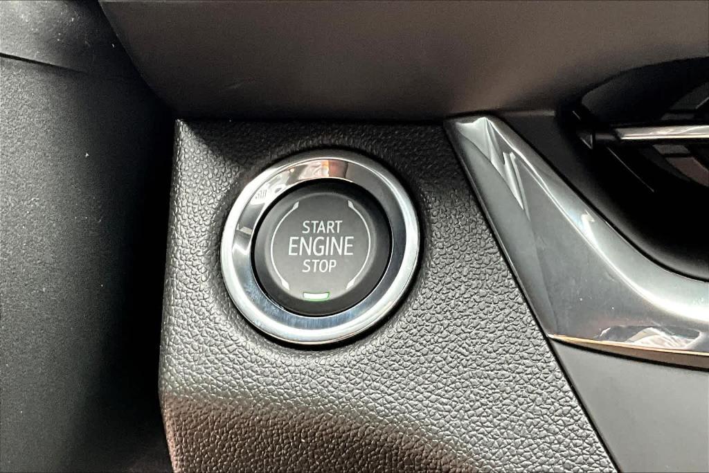 new 2025 Buick Envista car, priced at $27,375
