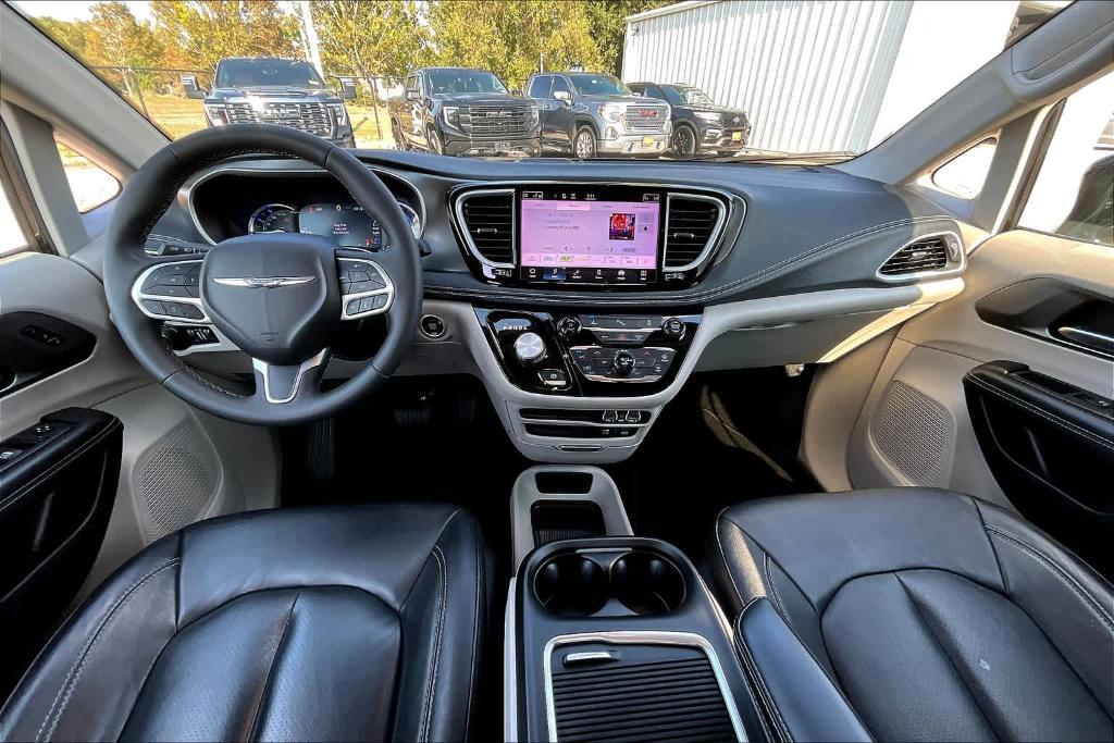 used 2022 Chrysler Pacifica Hybrid car, priced at $23,768