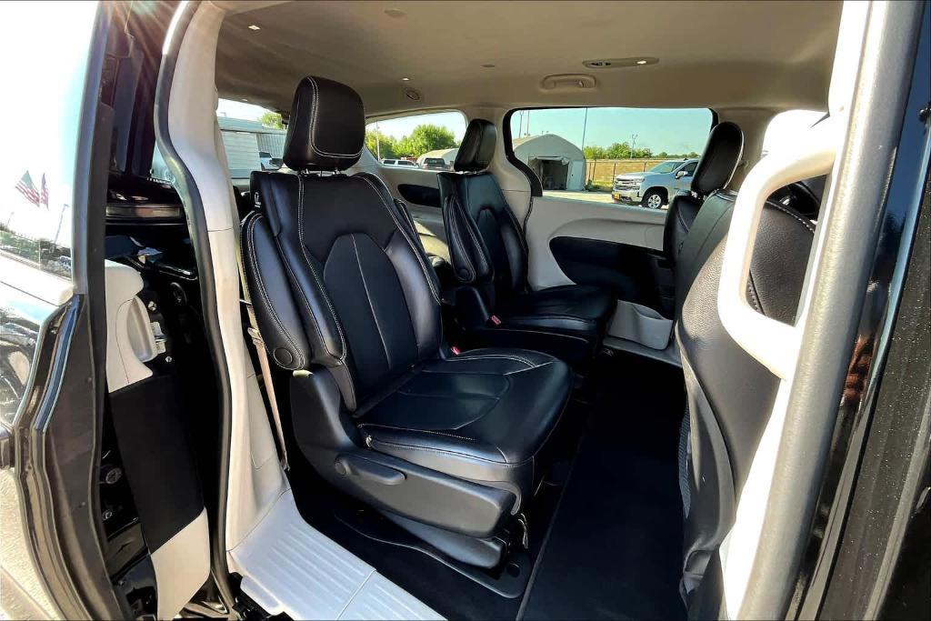 used 2022 Chrysler Pacifica Hybrid car, priced at $23,768