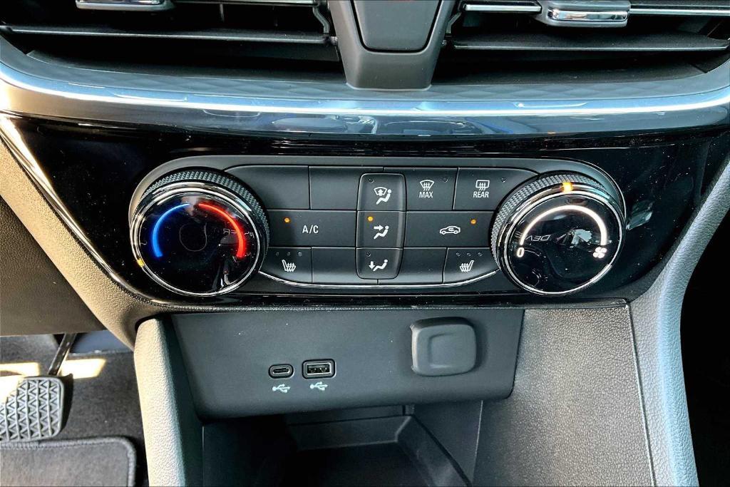new 2025 Buick Encore GX car, priced at $30,385