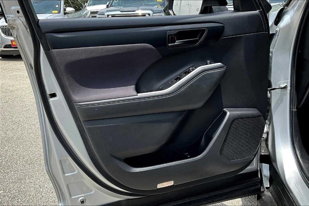 used 2022 Toyota Highlander car, priced at $31,339