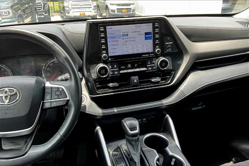 used 2022 Toyota Highlander car, priced at $31,339