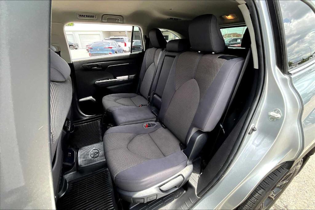 used 2022 Toyota Highlander car, priced at $31,339