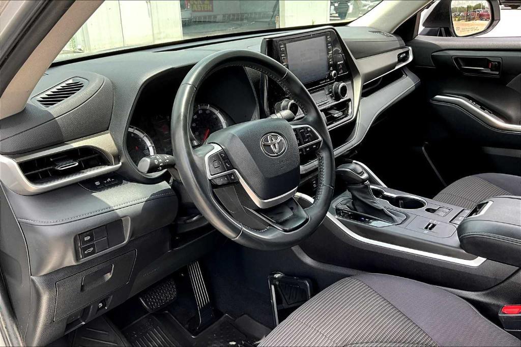 used 2022 Toyota Highlander car, priced at $31,339