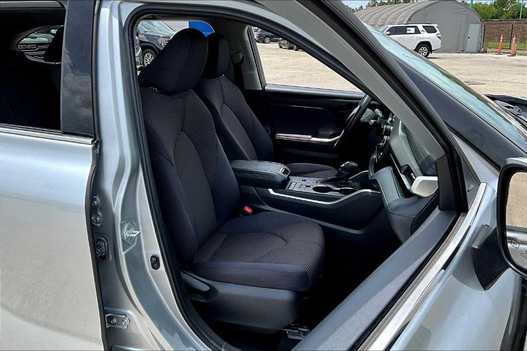 used 2022 Toyota Highlander car, priced at $31,339