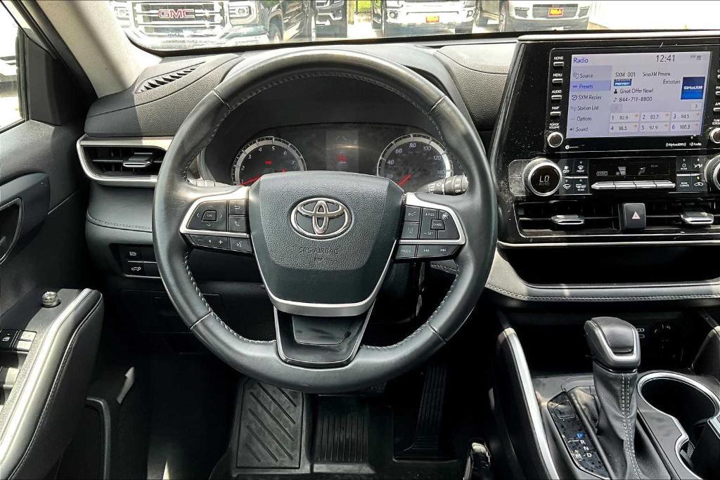 used 2022 Toyota Highlander car, priced at $31,339