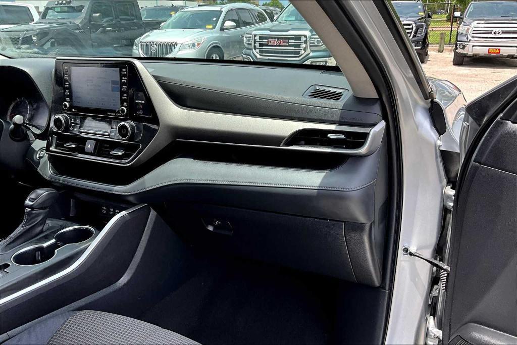 used 2022 Toyota Highlander car, priced at $31,339