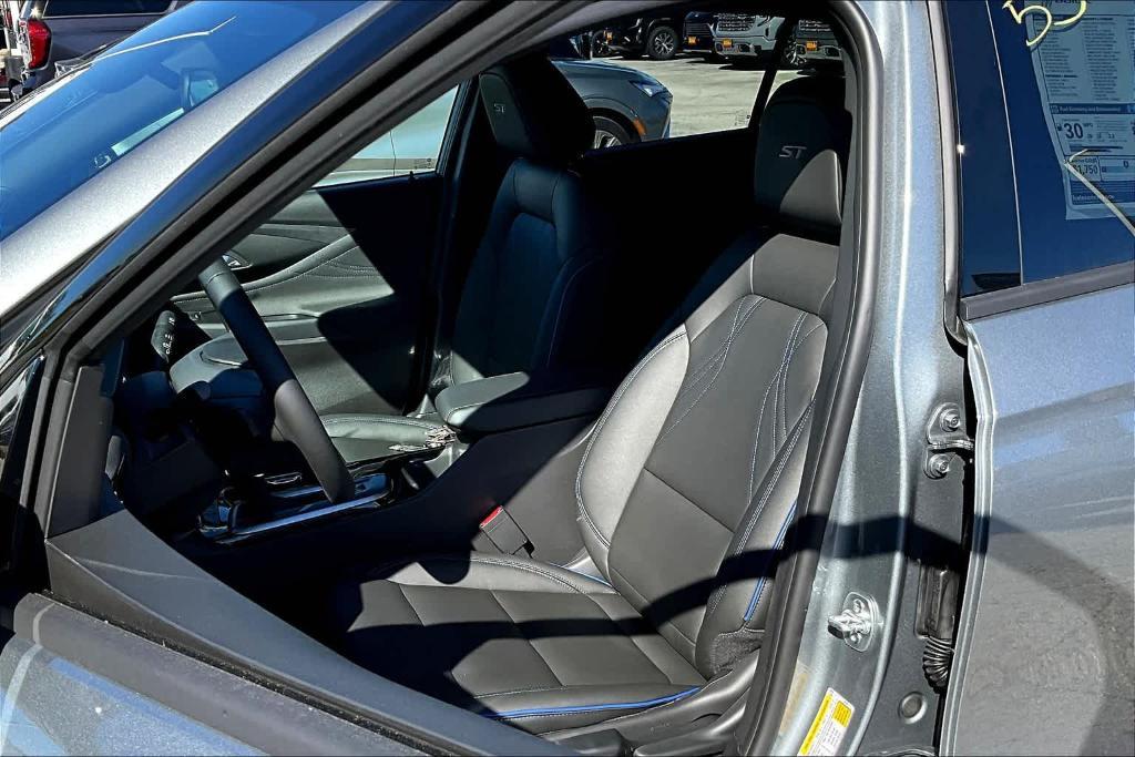 new 2025 Buick Envista car, priced at $28,775