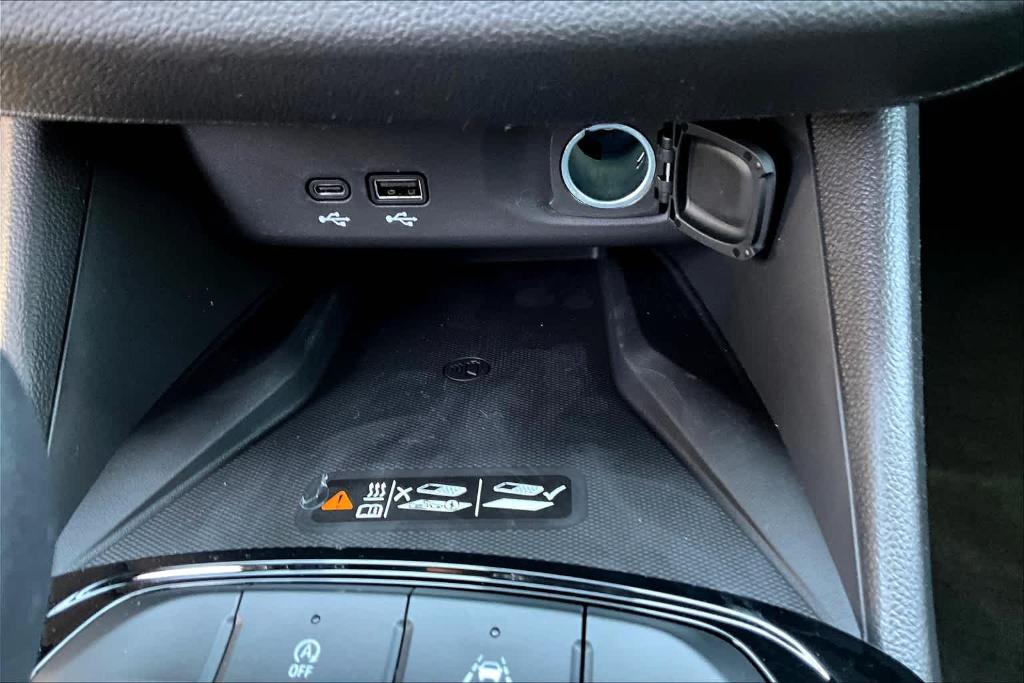 new 2025 Buick Envista car, priced at $30,265