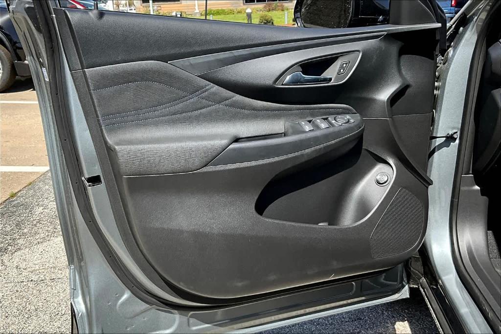 new 2025 Buick Envista car, priced at $30,265