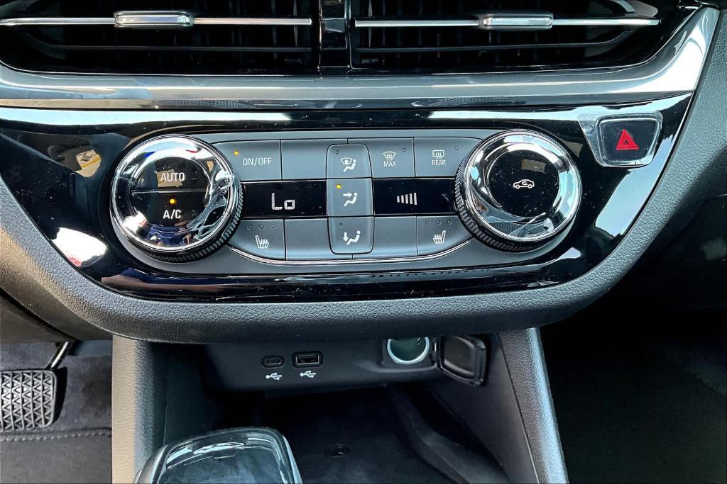 new 2025 Buick Envista car, priced at $30,265