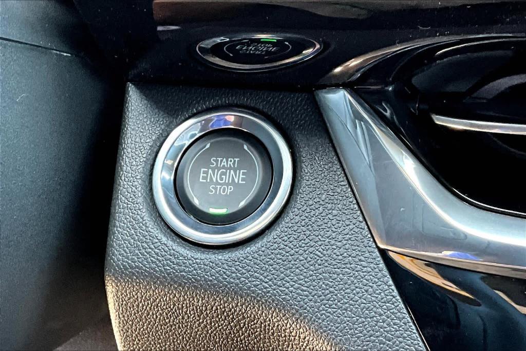 new 2025 Buick Envista car, priced at $30,265