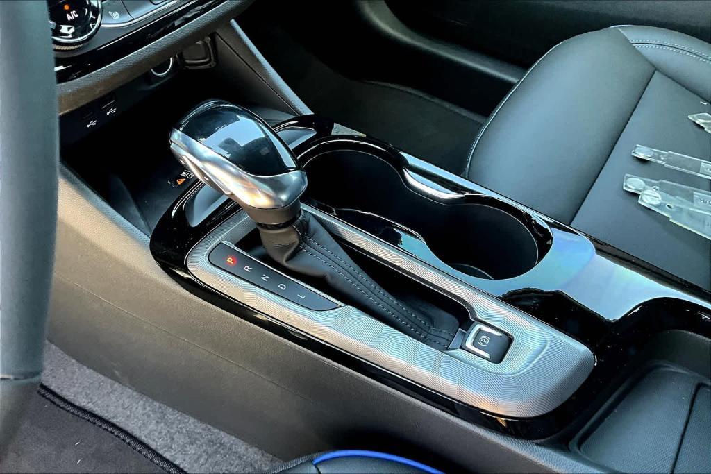 new 2025 Buick Envista car, priced at $30,265