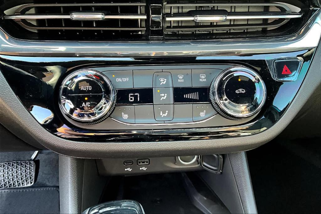 new 2025 Buick Envista car, priced at $28,975