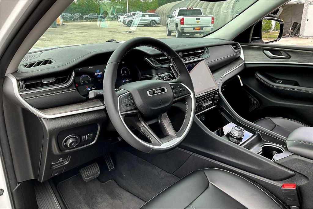 used 2024 Jeep Grand Cherokee car, priced at $39,980