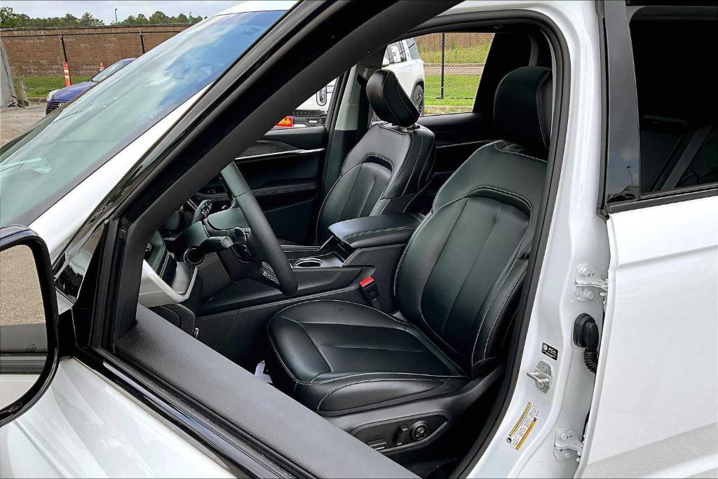 used 2024 Jeep Grand Cherokee car, priced at $39,980