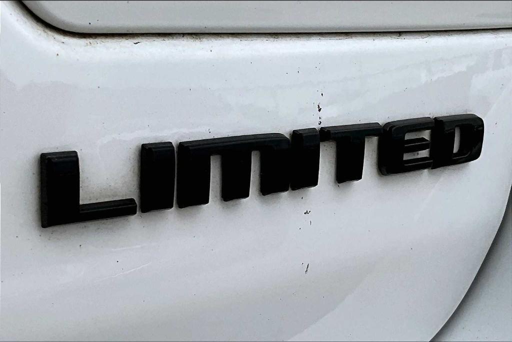 used 2024 Jeep Grand Cherokee car, priced at $39,980